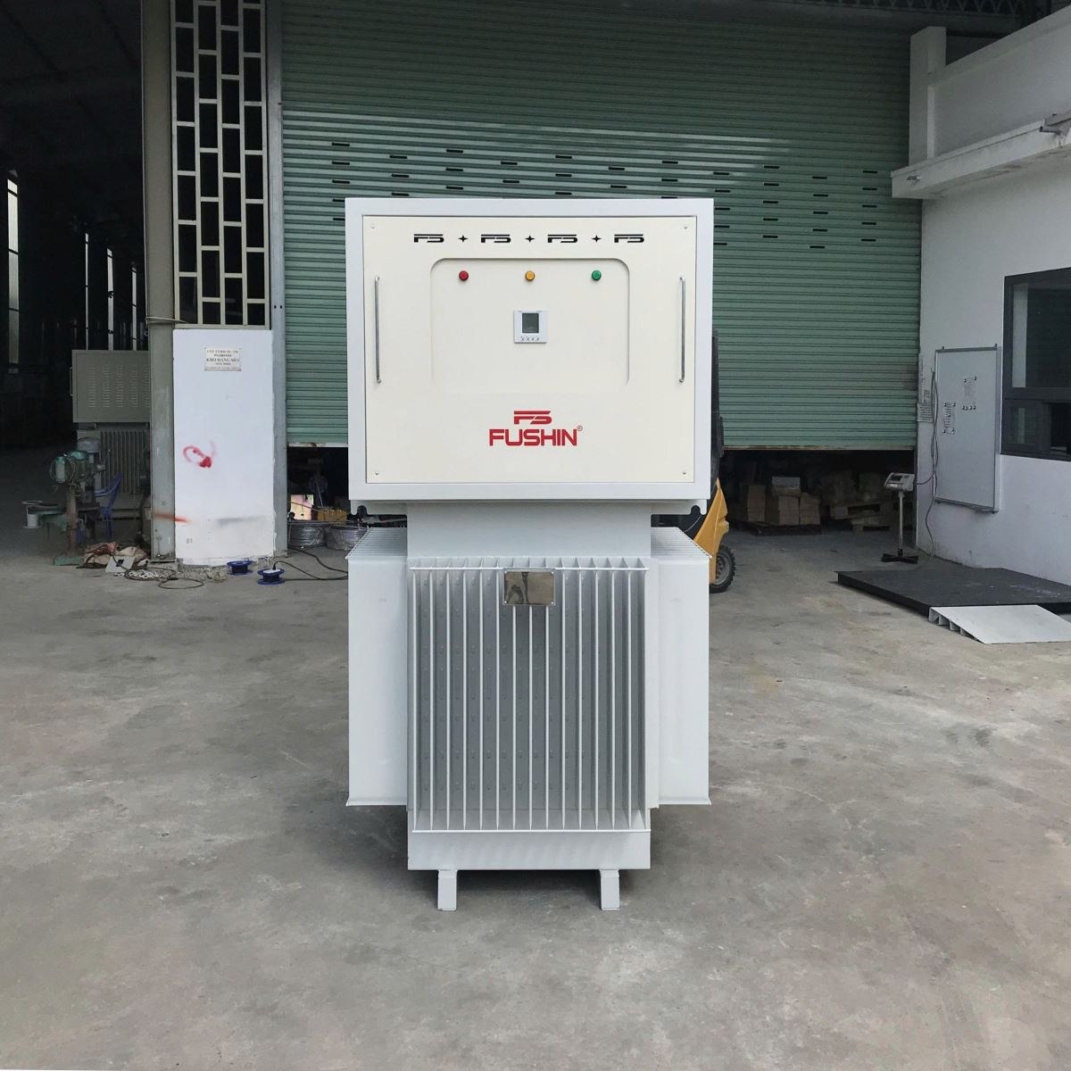 Ổn áp ngâm dầu 3 pha 100KVA
