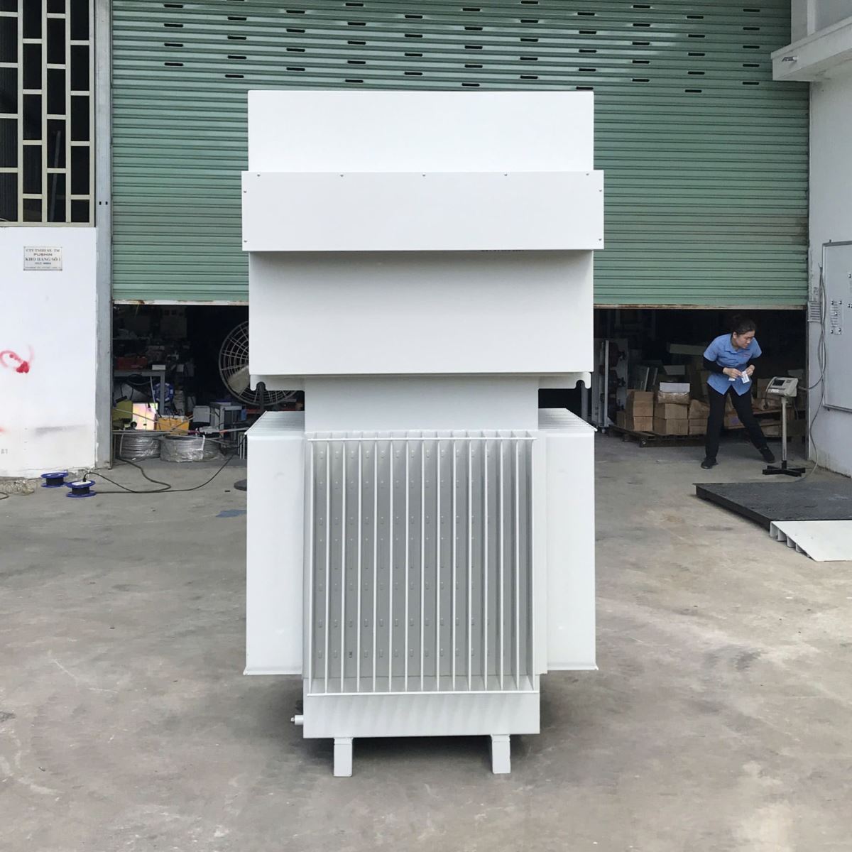Ổn áp ngâm dầu 3 pha 100KVA